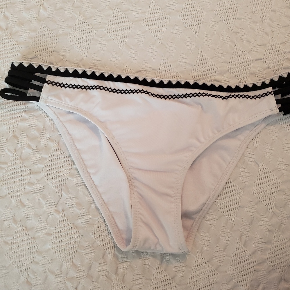 Gianni Bini Embroidery Spider Pant Swim Bottom